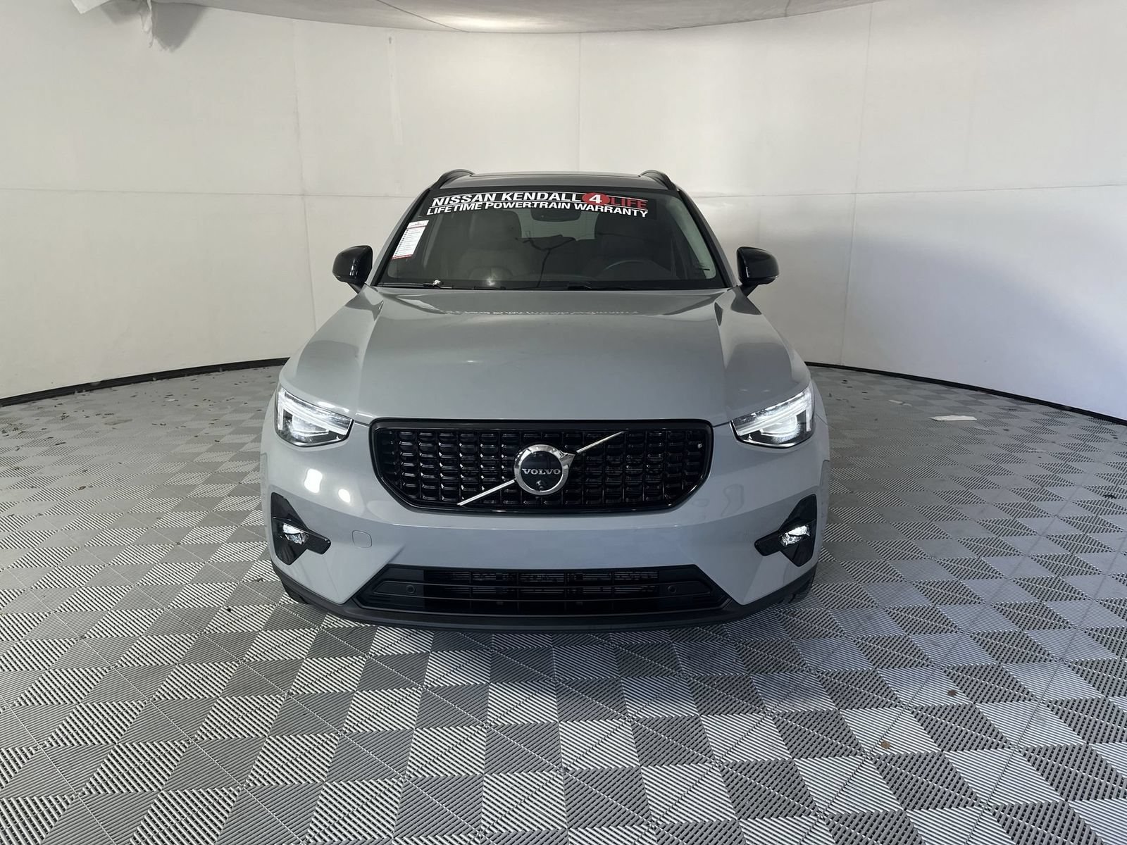 Used 2026 Volvo XC40 B5 Plus AWD/4WD image 3