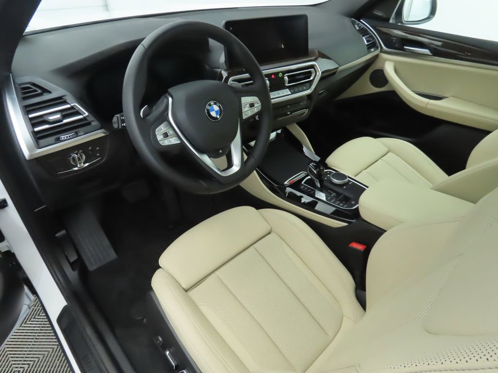Certified 2025 BMW X4 xDrive30i image 9