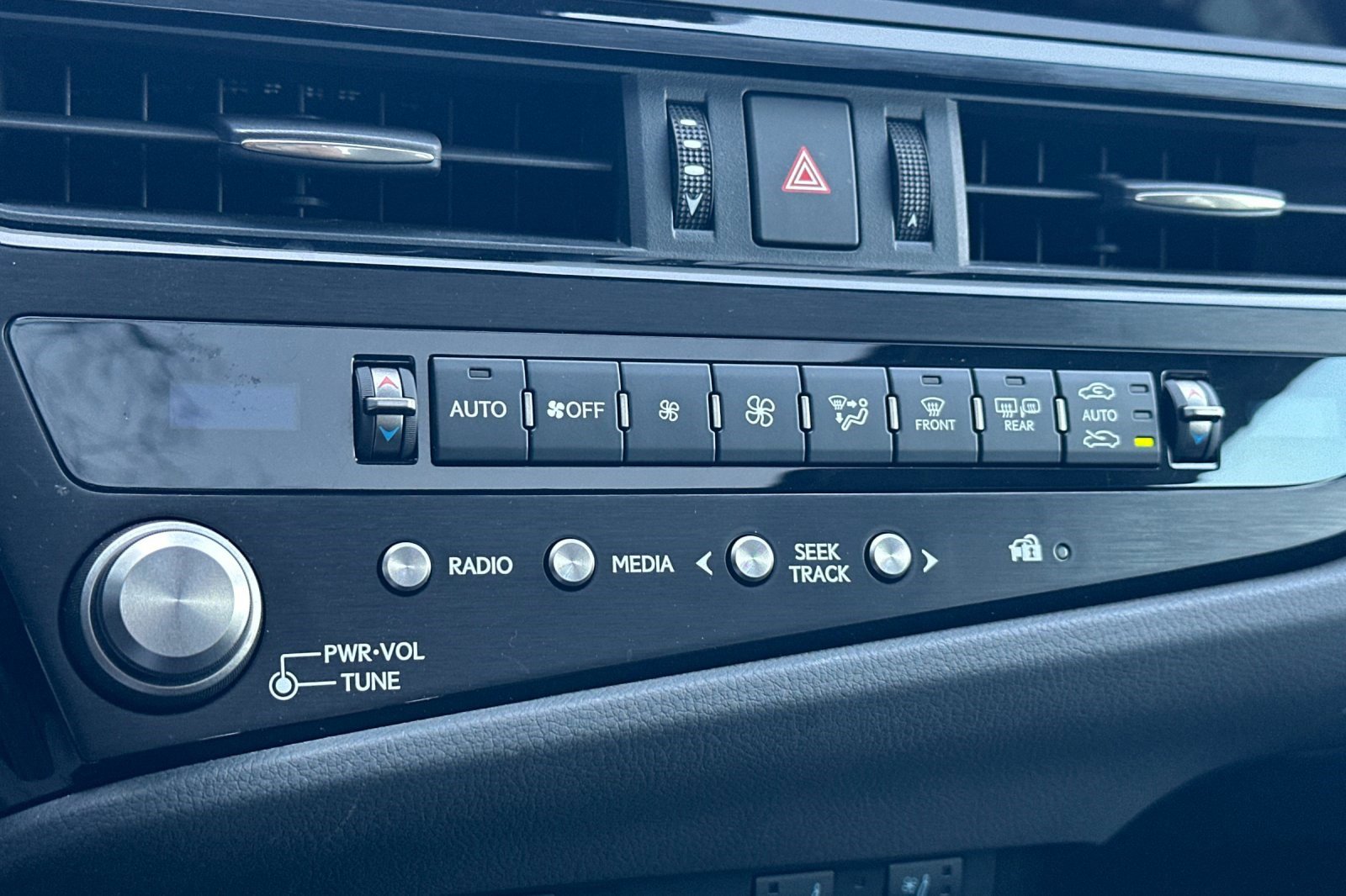 Certified 2025 Lexus ES 300h w/ Premium Package image 25