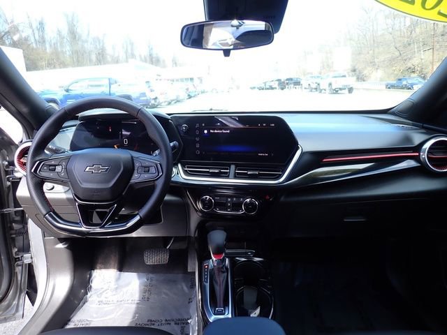 Used 2025 Chevrolet Trax RS image 19