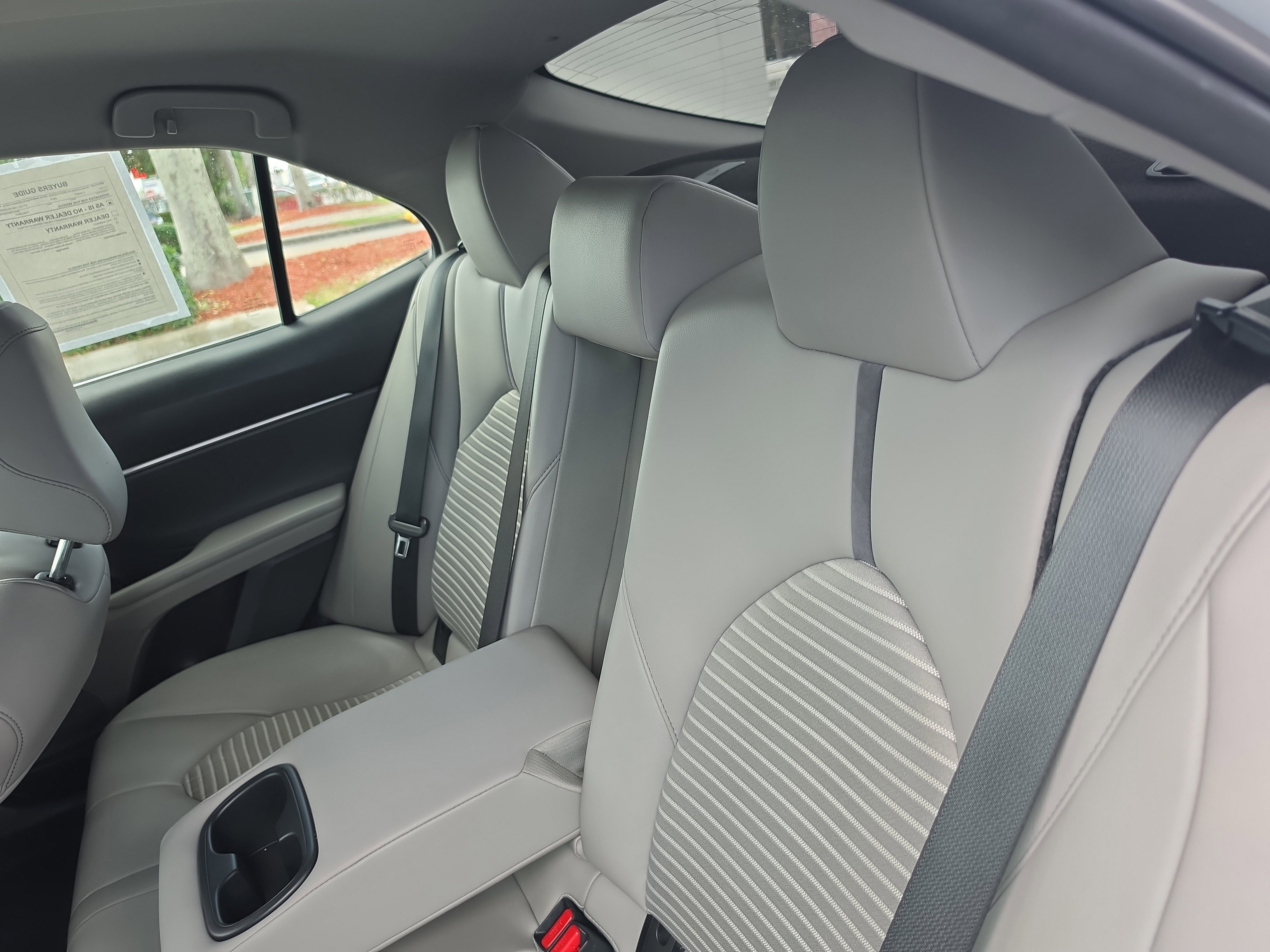 Used 2024 Toyota Camry SE image 9