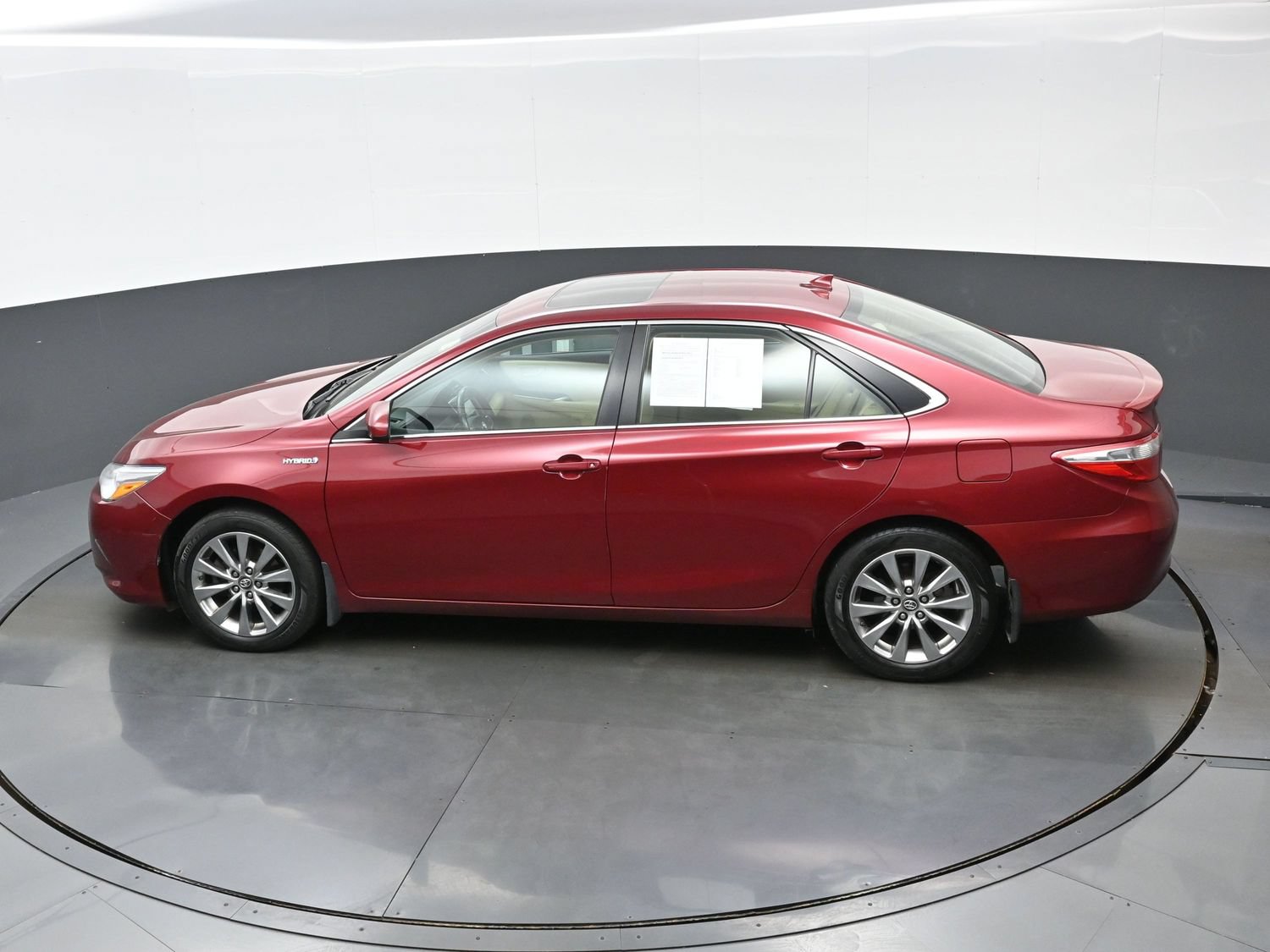 Used 2017 Toyota Camry XLE w/ Moonroof Package FWD image 39