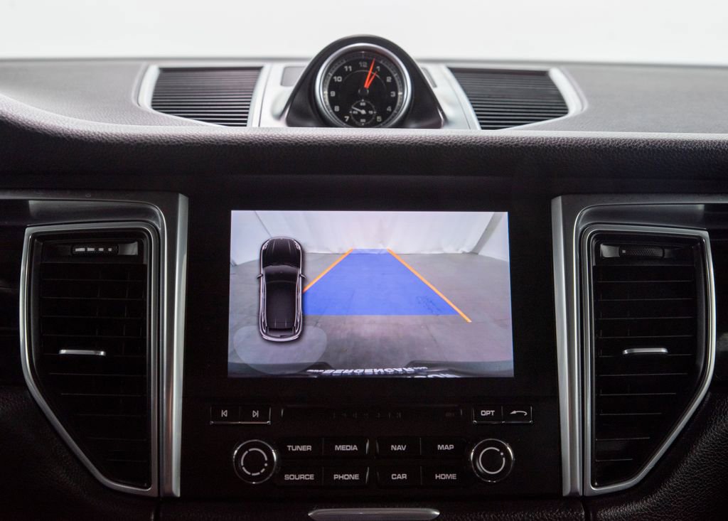 Used 2018 Porsche Macan S image 30