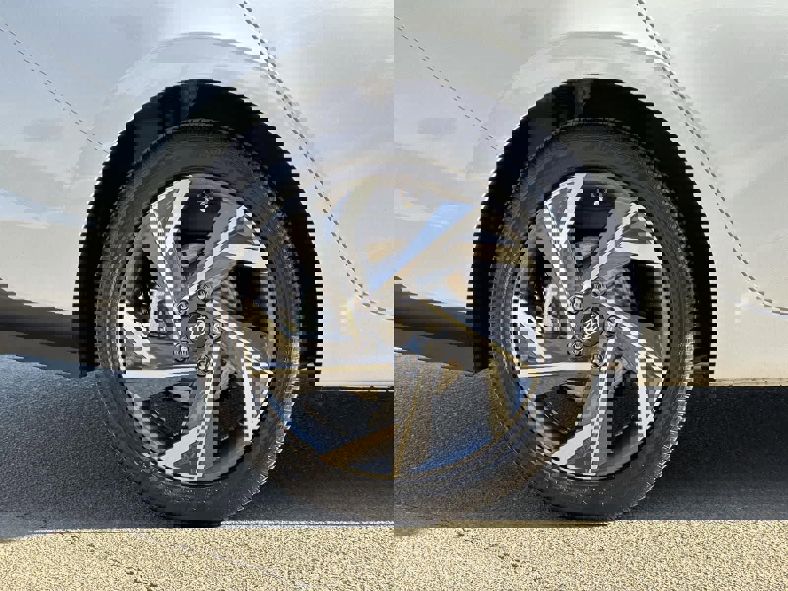 Certified 2025 Hyundai Elantra SEL image 39