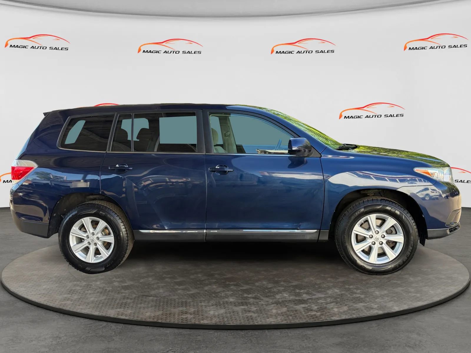 Used 2013 Toyota Highlander 4WD w/ Cold Weather Pkg image 6