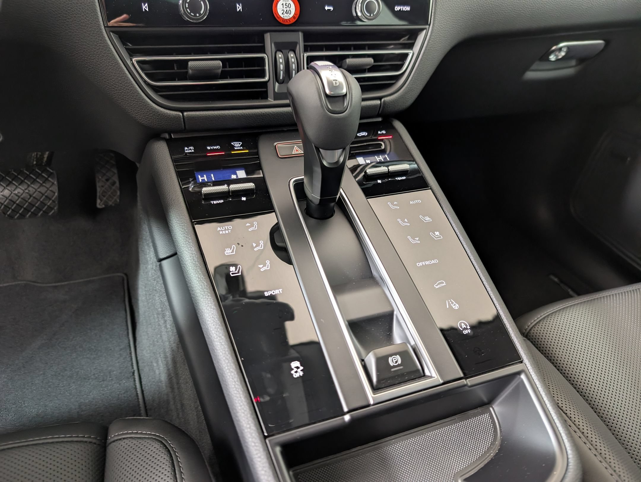 Used 2026 Porsche Macan AWD/4WD image 21