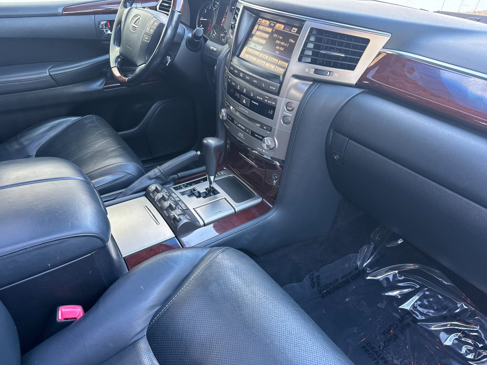Used 2015 Lexus LX 570 4WD image 16