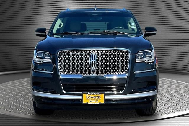 Used 2024 Lincoln Navigator Premiere AWD/4WD image 2