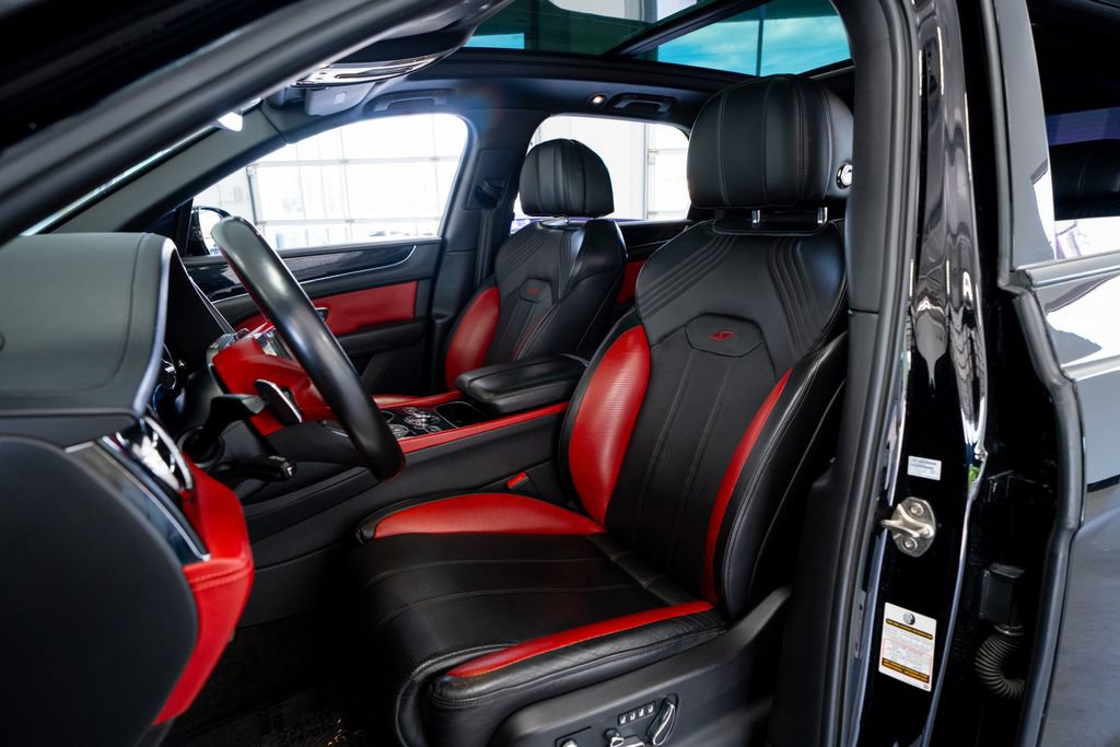 Used 2022 Bentley Bentayga AWD/4WD image 32