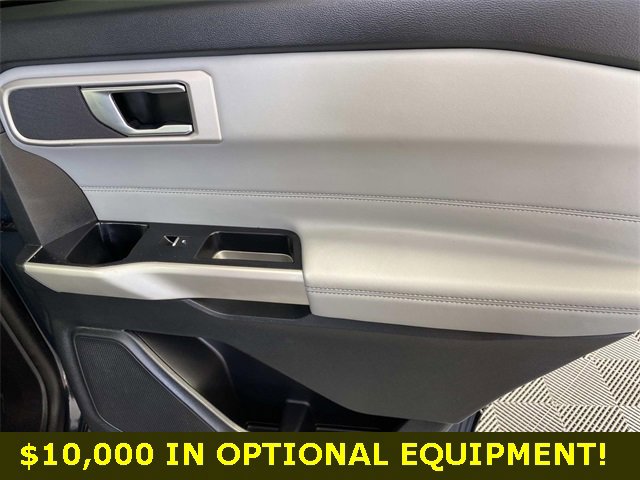 Used 2022 Ford Explorer XLT w/ Equipment Group 202A image 31