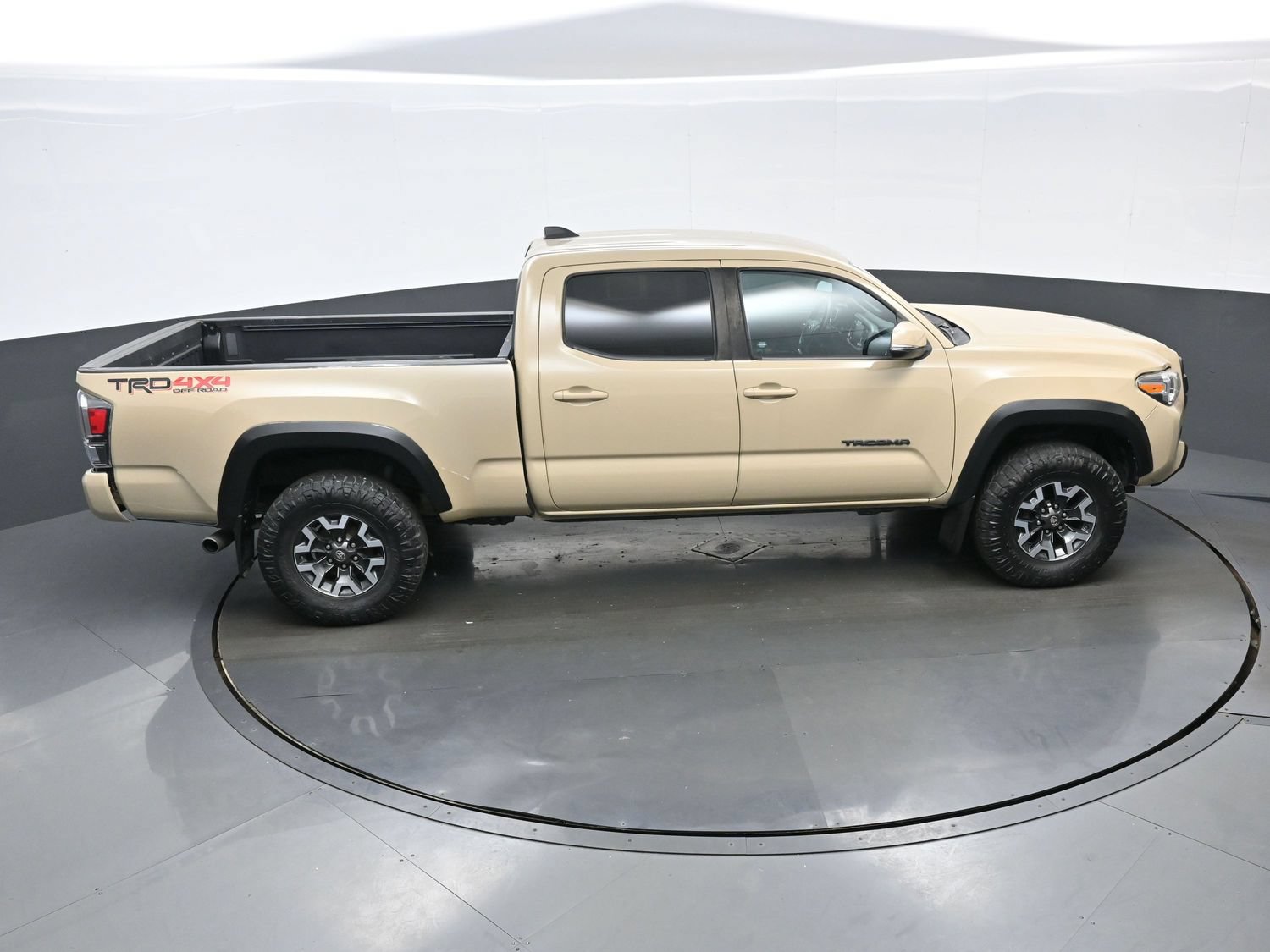 Used 2020 Toyota Tacoma TRD Off-Road w/ Technology Package AWD/4WD image 41