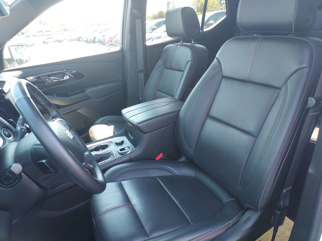 Used 2023 Chevrolet Traverse RS image 17