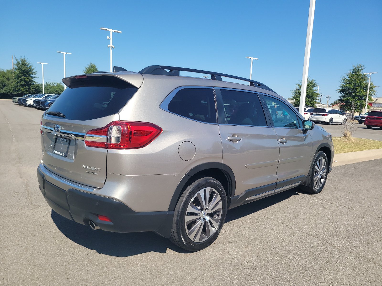 Used 2019 Subaru Ascent Limited w/ Popular Package #2 AWD/4WD image 3