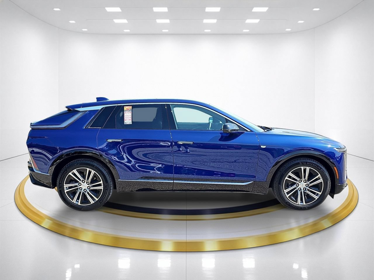 Certified 2024 Cadillac Lyriq Luxury AWD/4WD image 4