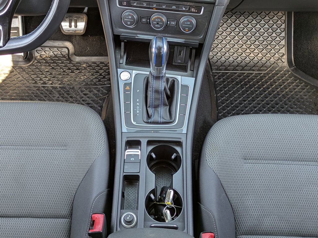 Used 2019 Volkswagen e-Golf SE image 19