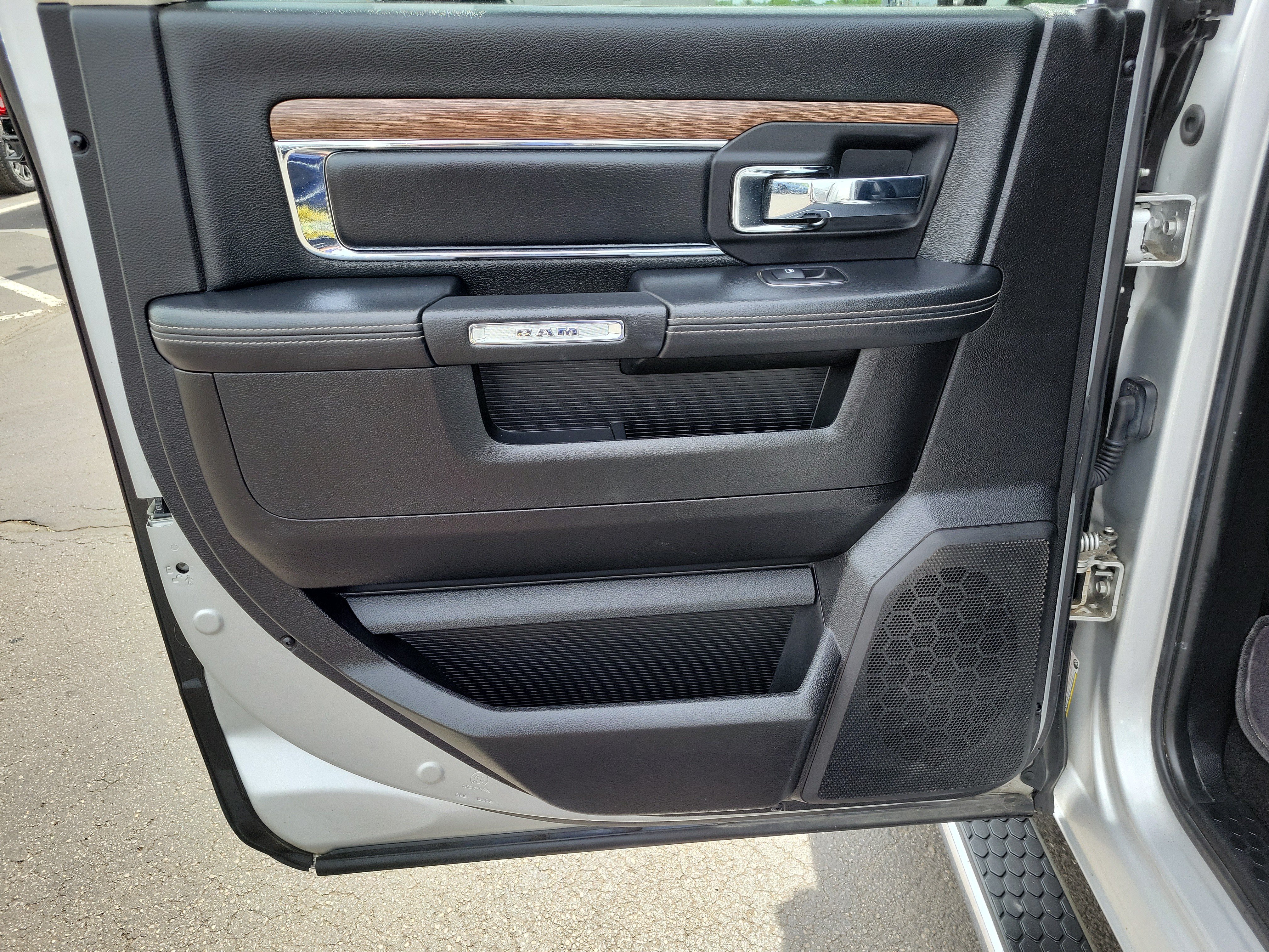 Used 2016 RAM 1500 Laramie AWD/4WD image 14