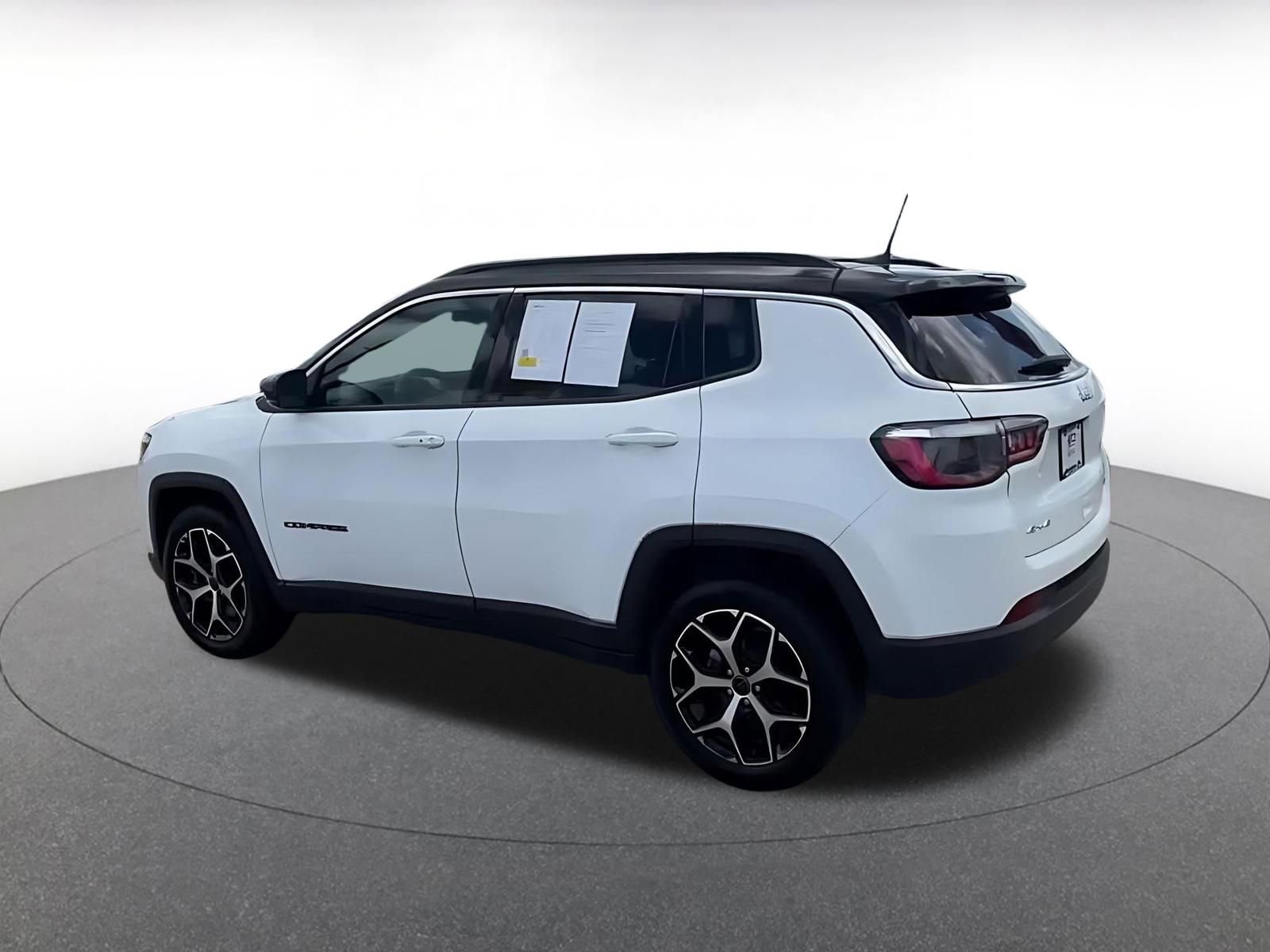 Used 2025 Jeep Compass Limited AWD/4WD image 10