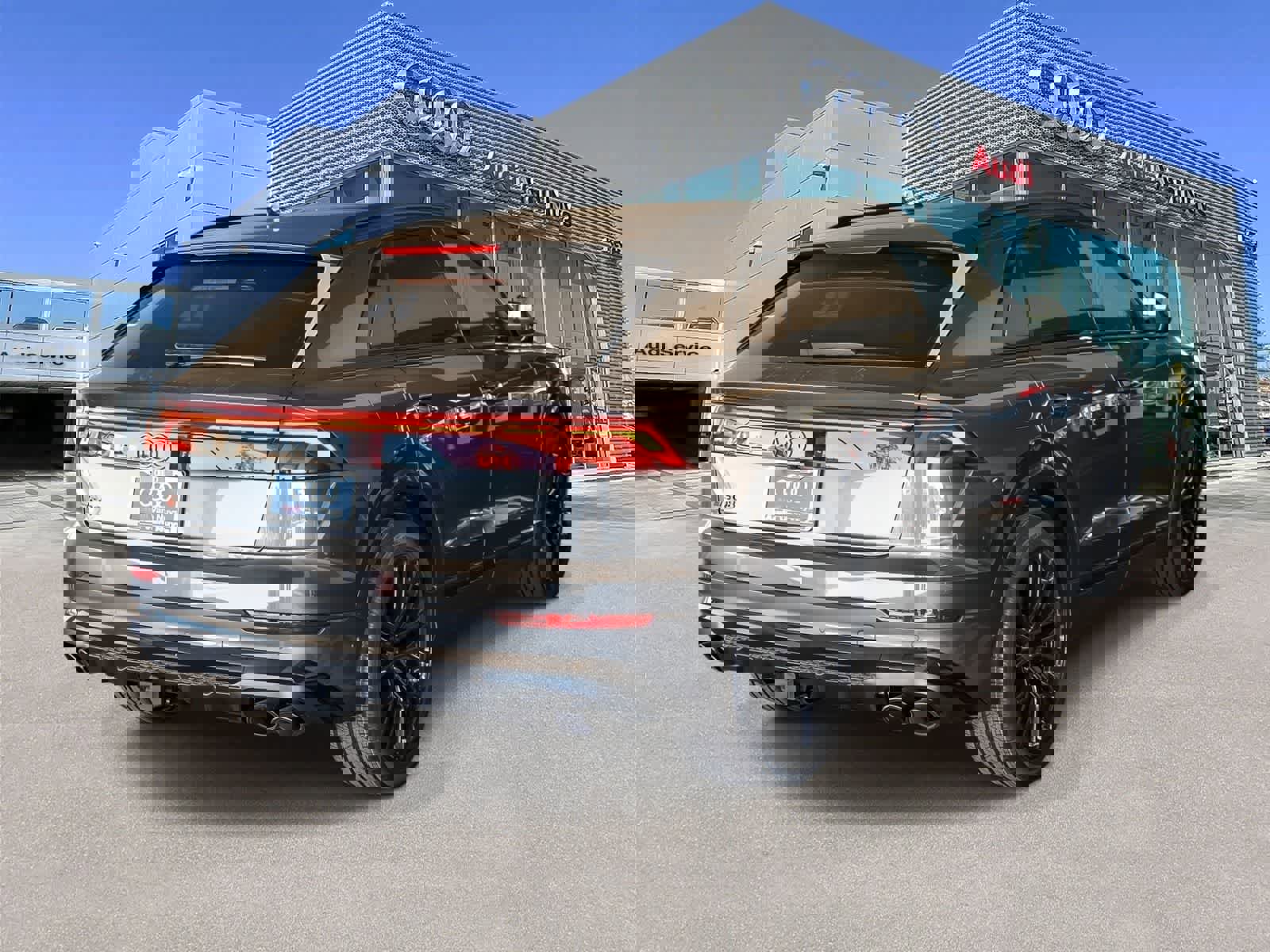 New 2026 Audi SQ8 Premium Plus image 4