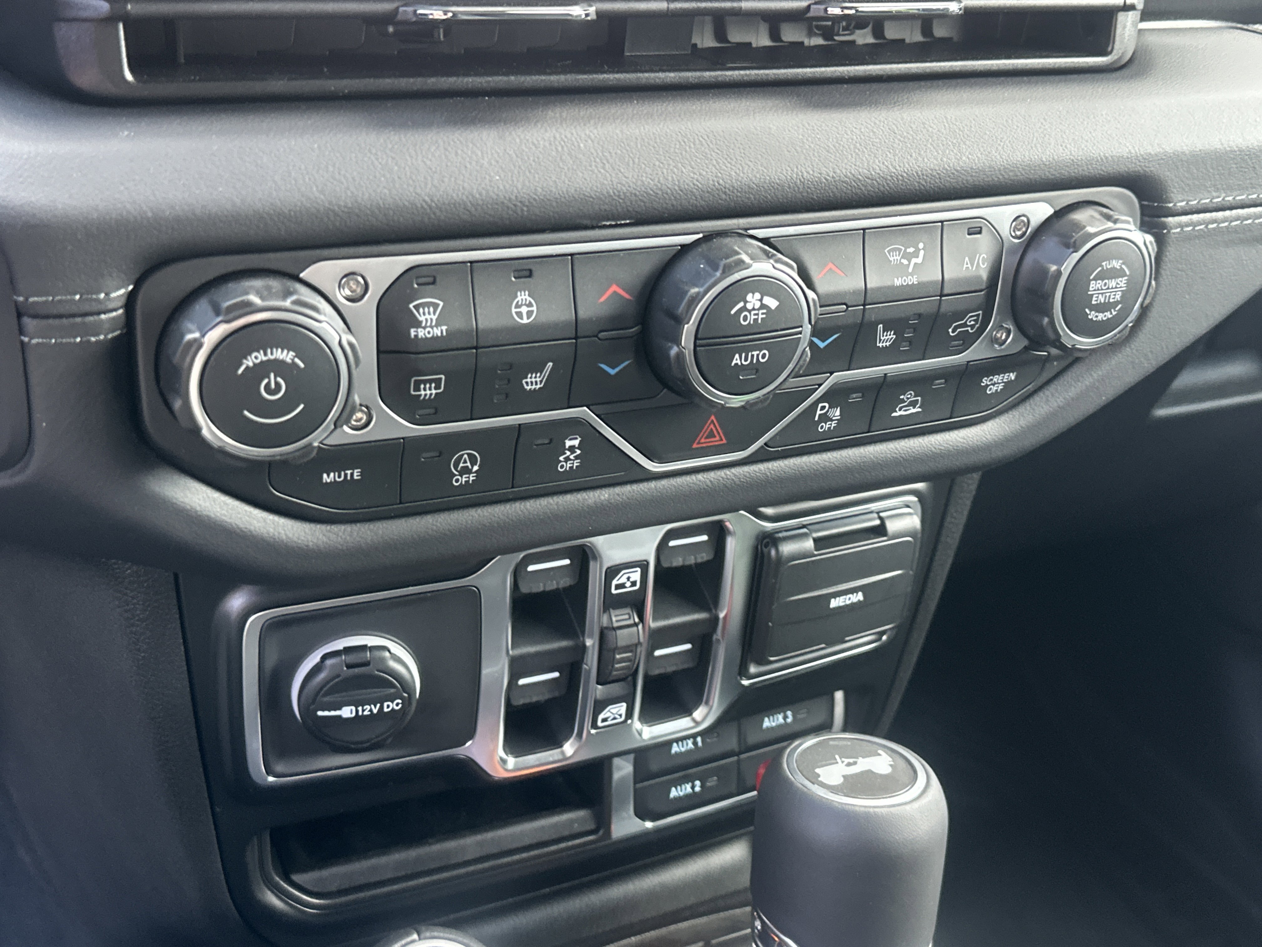 New 2026 Jeep Wrangler Unlimited Sahara AWD/4WD image 5
