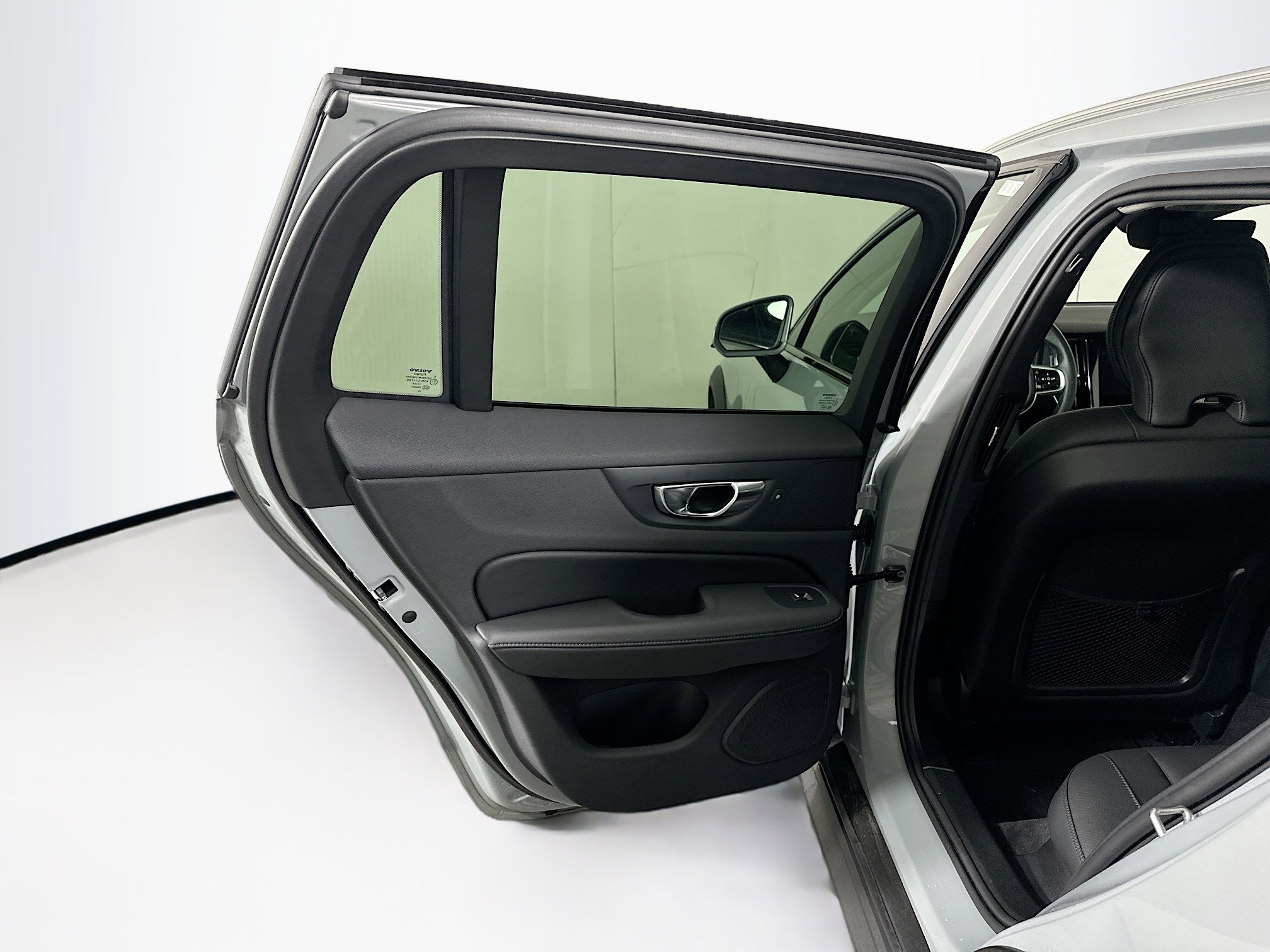 Used 2025 Volvo V60 B5 Cross Country Plus image 27