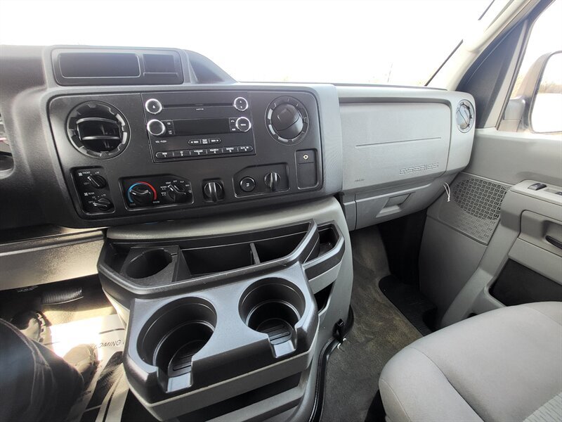 Used 2014 Ford E-350 and Econoline 350 XLT RWD image 23