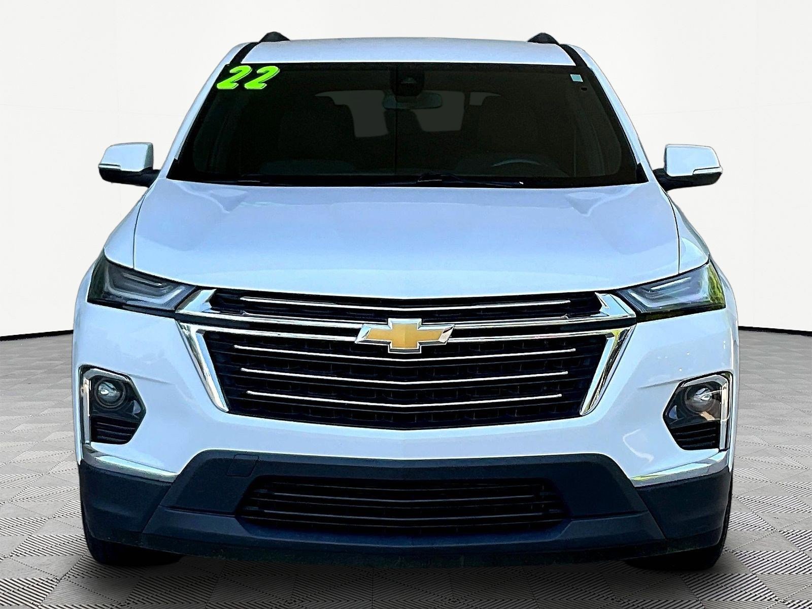 Used 2022 Chevrolet Traverse LT FWD image 2