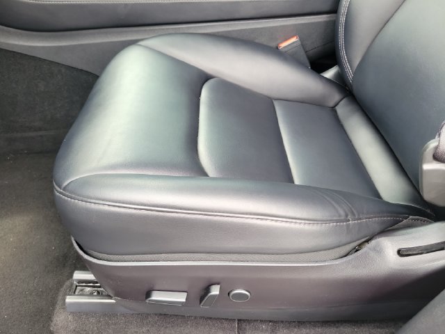 Used 2022 Tesla Model Y Long Range AWD/4WD image 23