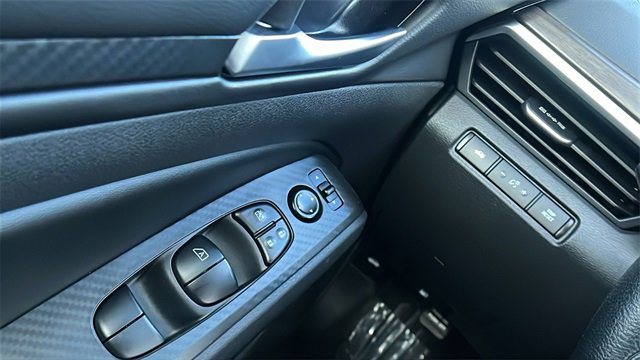 Used 2025 Nissan Altima 2.5 SV image 32