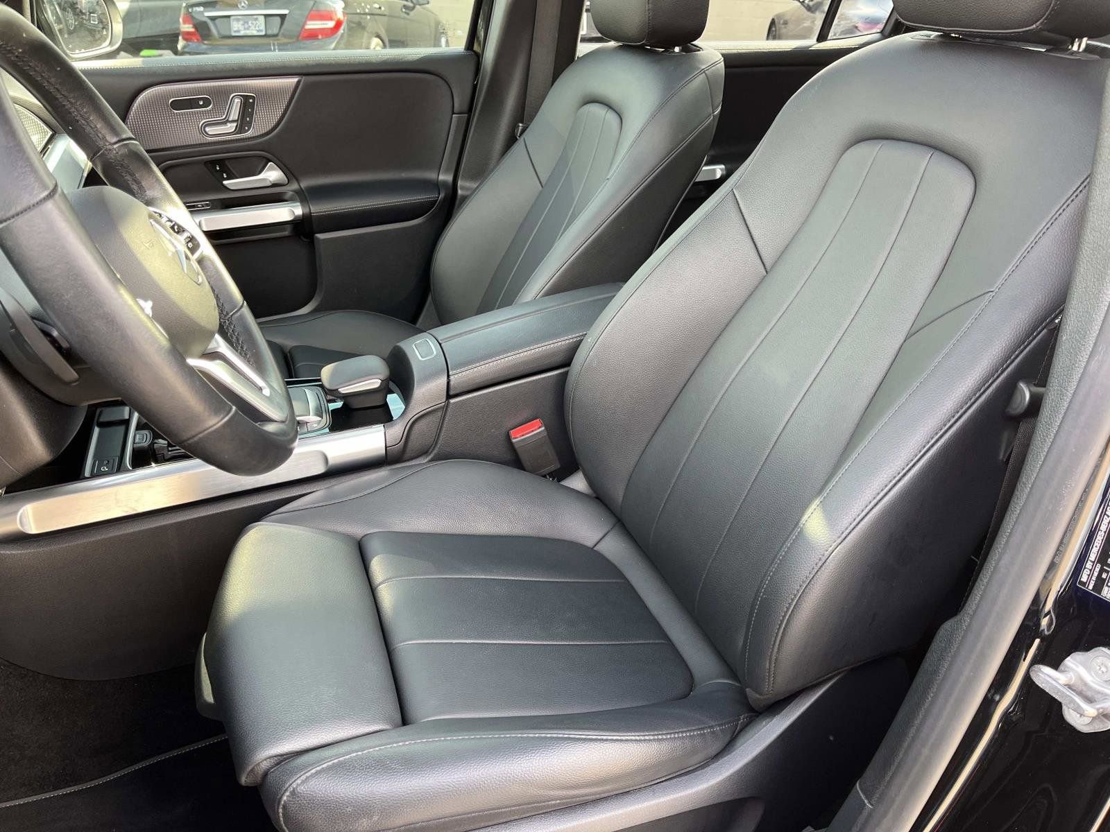 Used 2021 Mercedes-Benz GLB 250 w/ Premium Package image 22