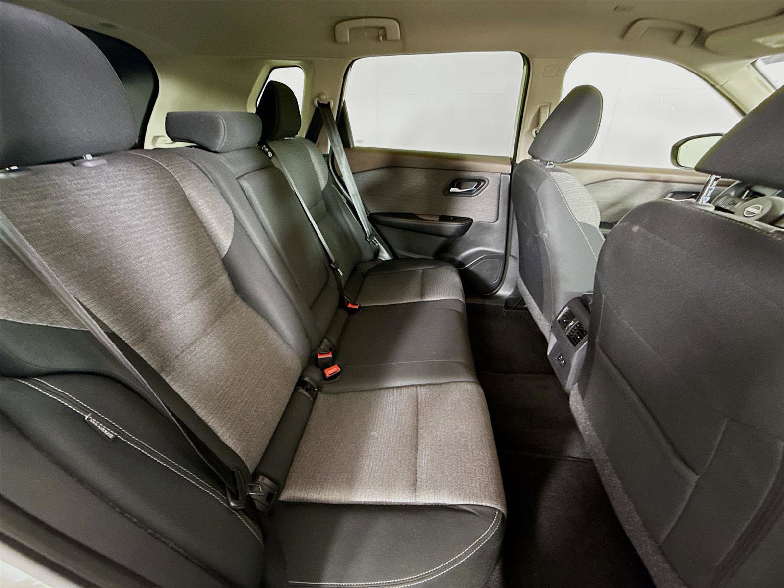 Used 2023 Nissan Rogue SV image 26