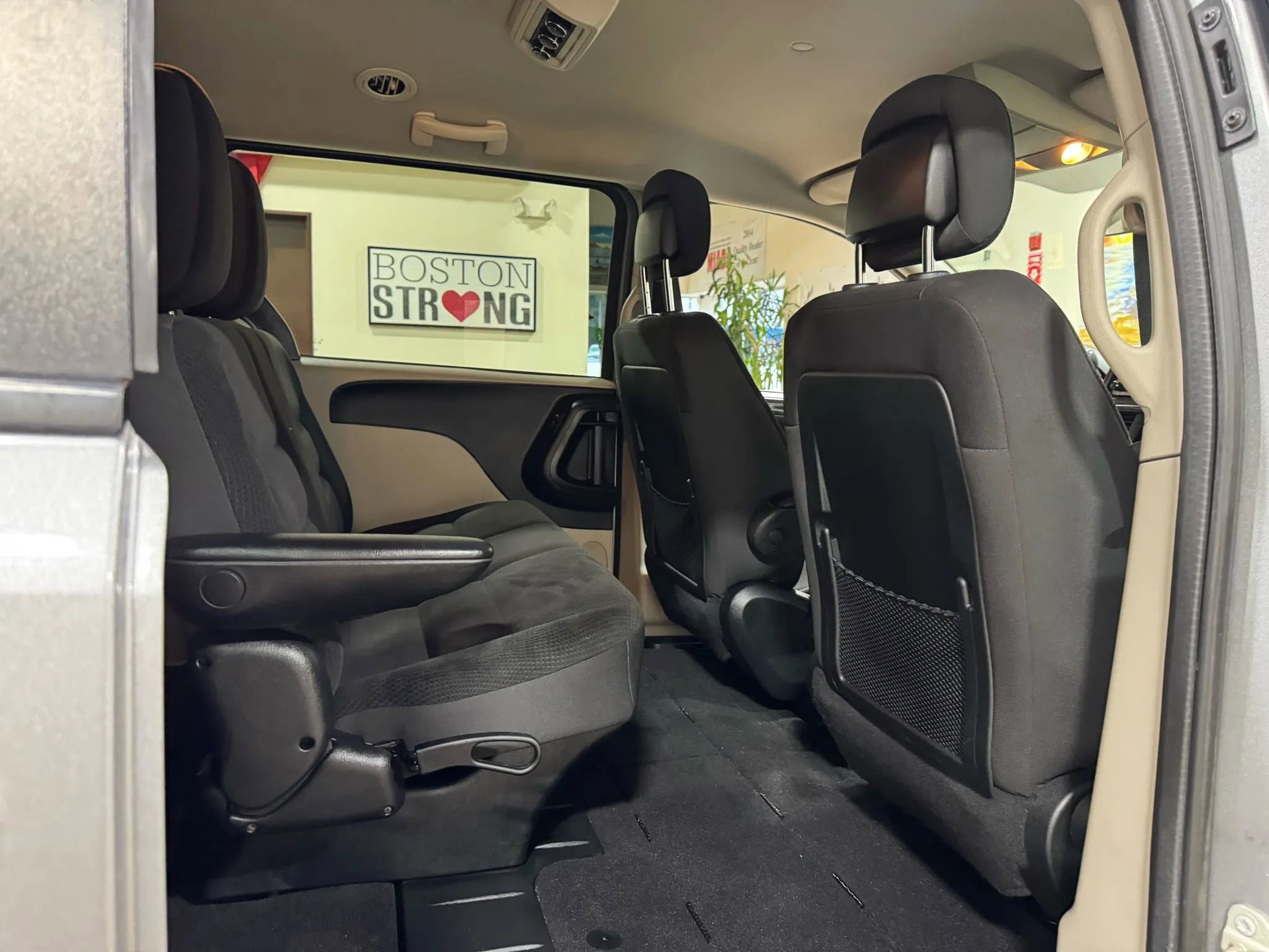 Used 2018 Dodge Grand Caravan SE image 36