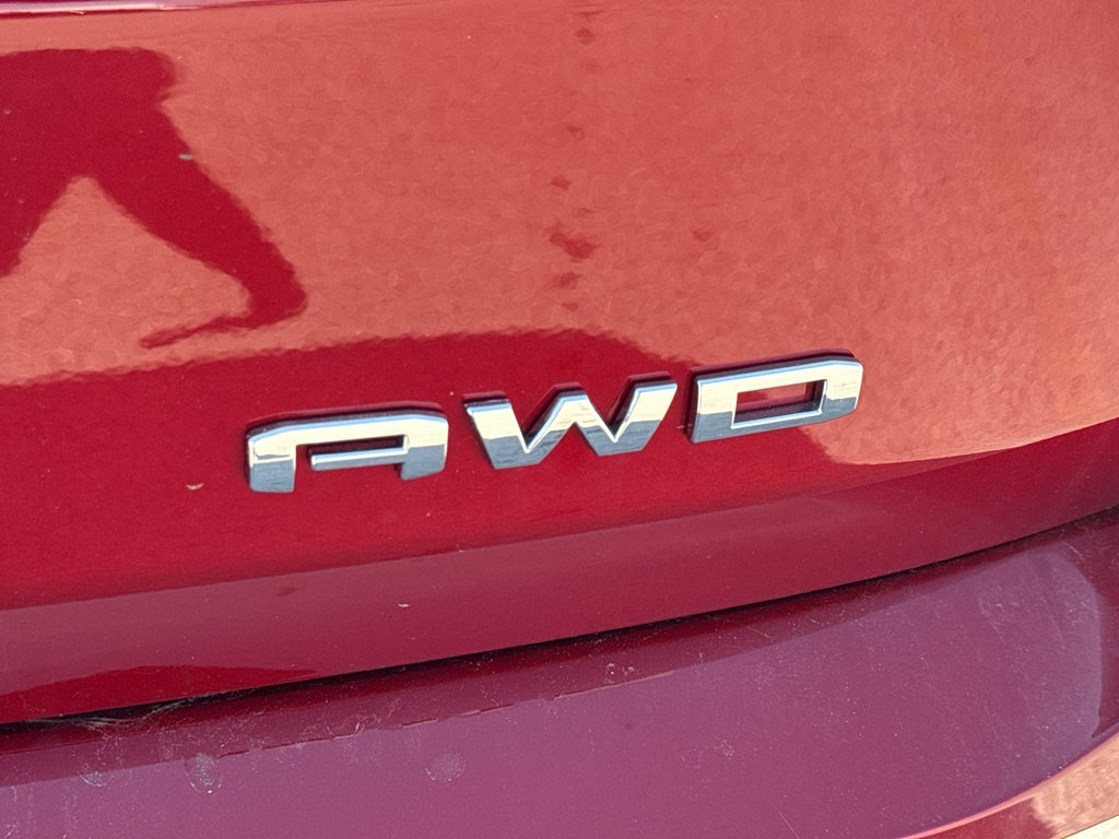 Used 2023 GMC Terrain SLT image 8