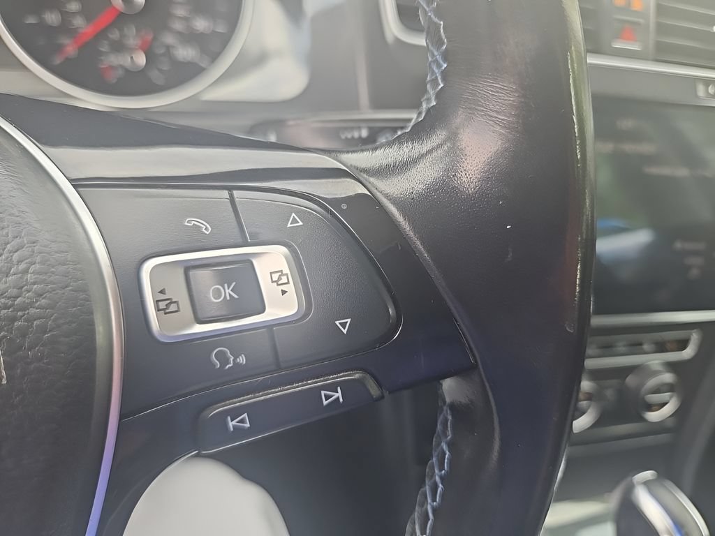 Used 2018 Volkswagen e-Golf SEL FWD image 28
