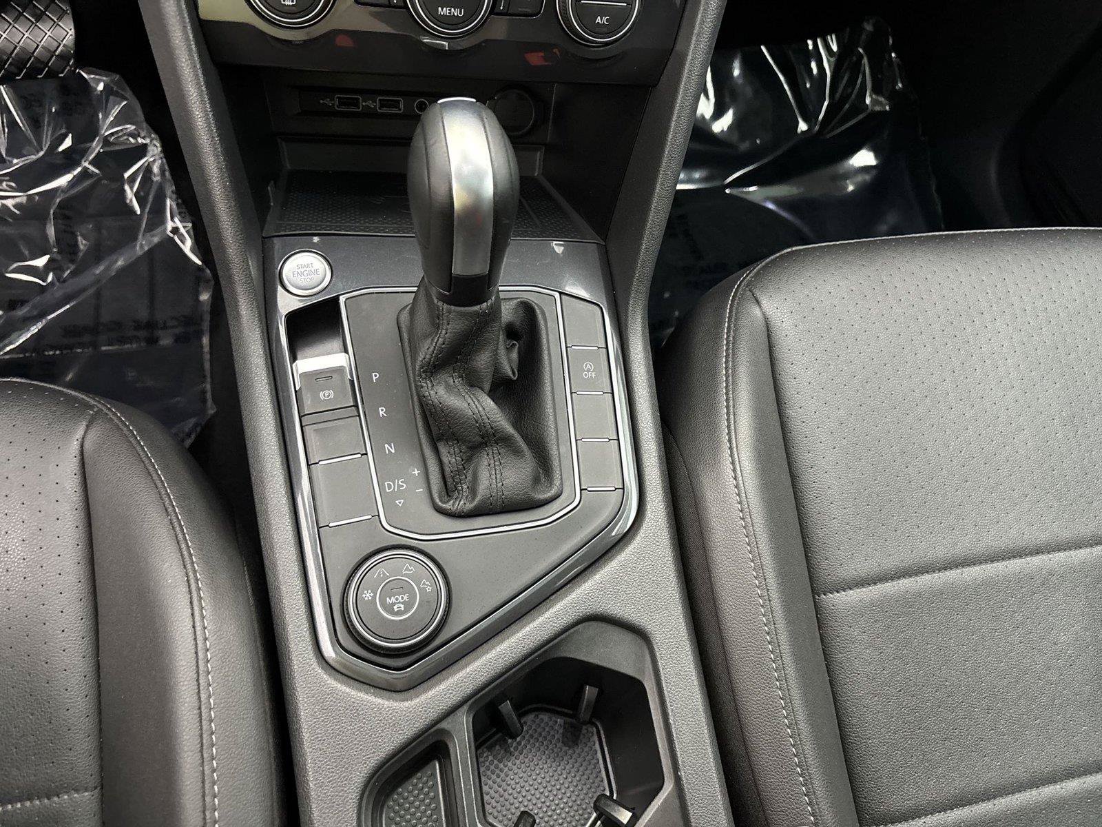 Used 2020 Volkswagen Tiguan SE w/ Panoramic Sunroof Package AWD/4WD image 23