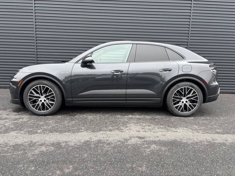 Certified 2026 Porsche Macan 4 Electric AWD/4WD image 2