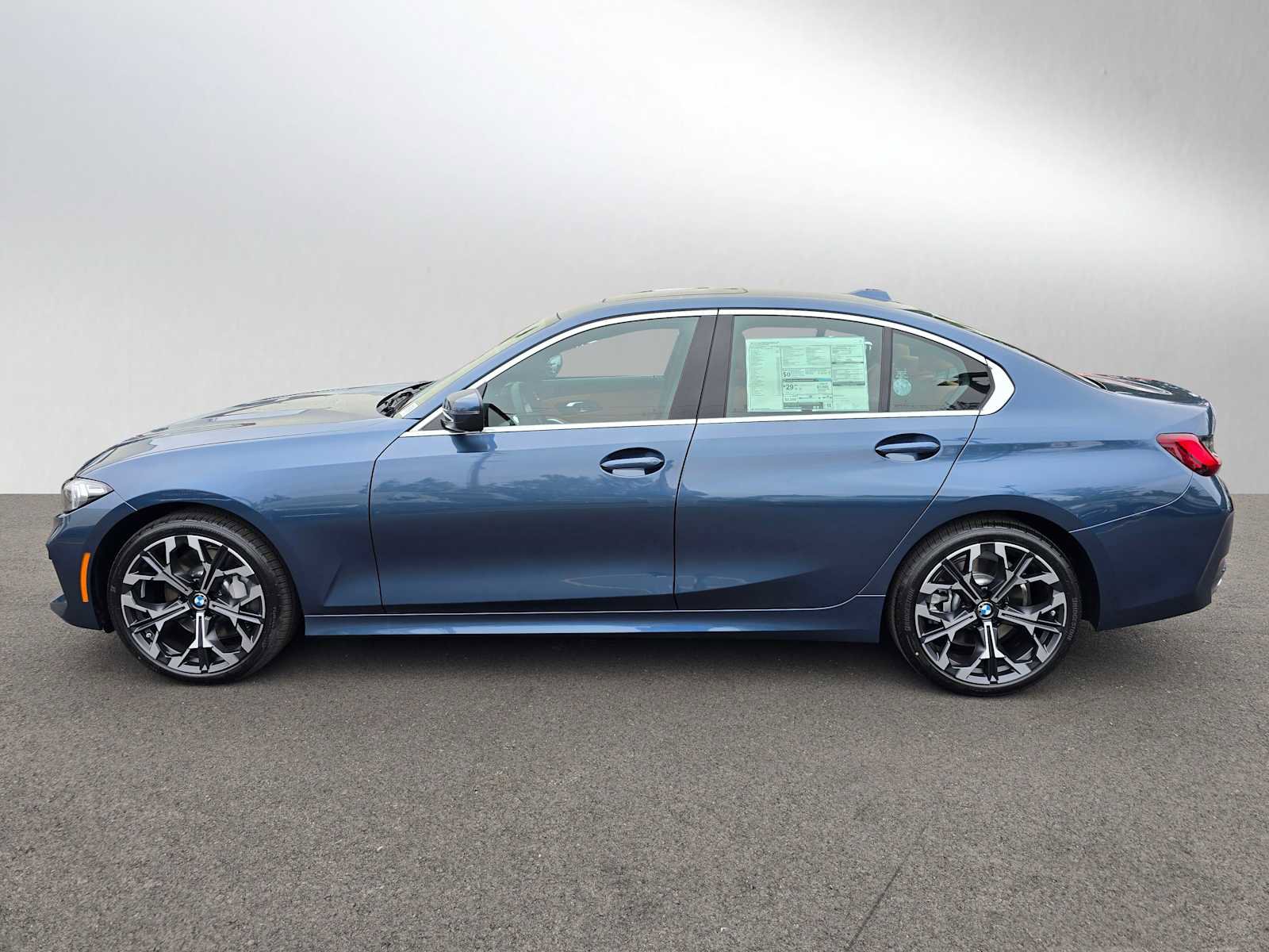 Used 2025 BMW 330i xDrive Sedan w/ Premium Package image 6