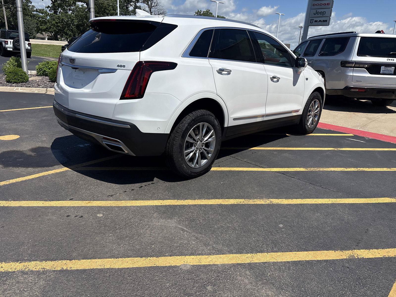 Used 2022 Cadillac XT5 Premium Luxury w/ Technology Package AWD/4WD image 5