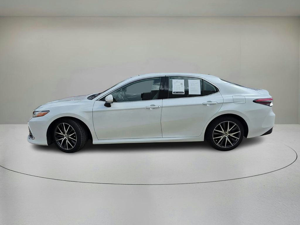 Used 2022 Toyota Camry XLE FWD image 2