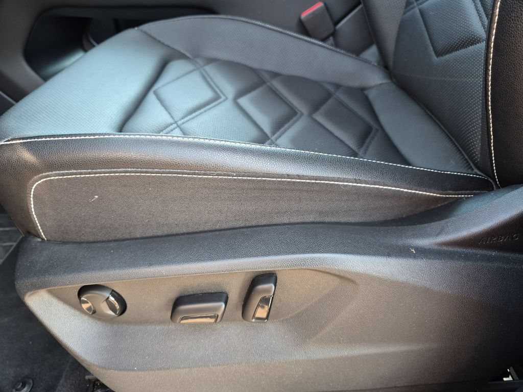 Used 2025 Volkswagen Atlas SE FWD image 14