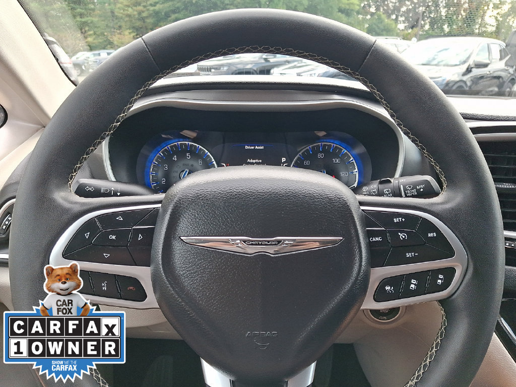 Used 2024 Chrysler Pacifica Touring-L FWD image 19