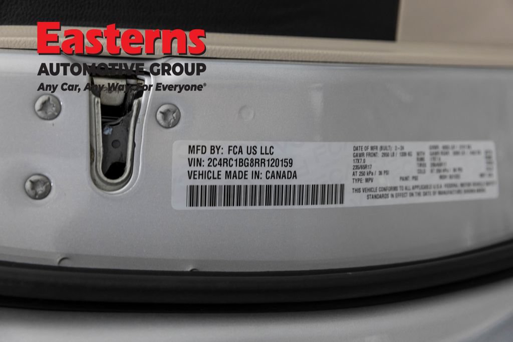 Used 2024 Chrysler Pacifica Touring-L FWD image 37