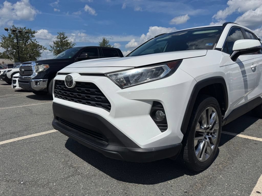 Used 2019 Toyota RAV4 XLE Premium FWD image 41