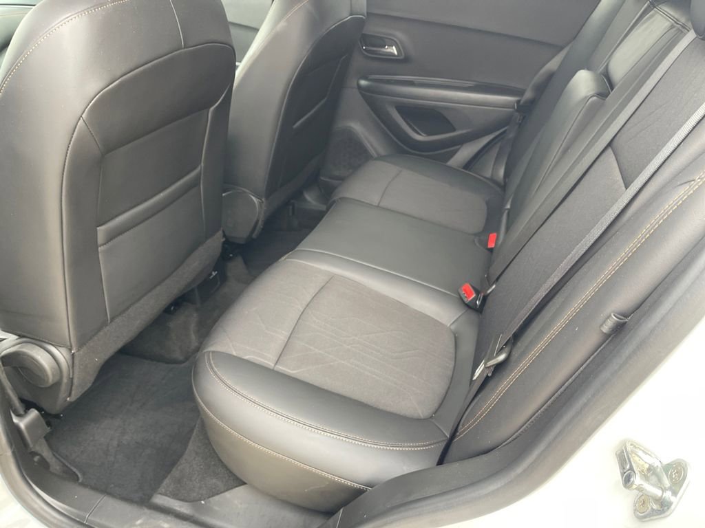 Used 2022 Chevrolet Trax LT w/ LT Convenience Package image 23
