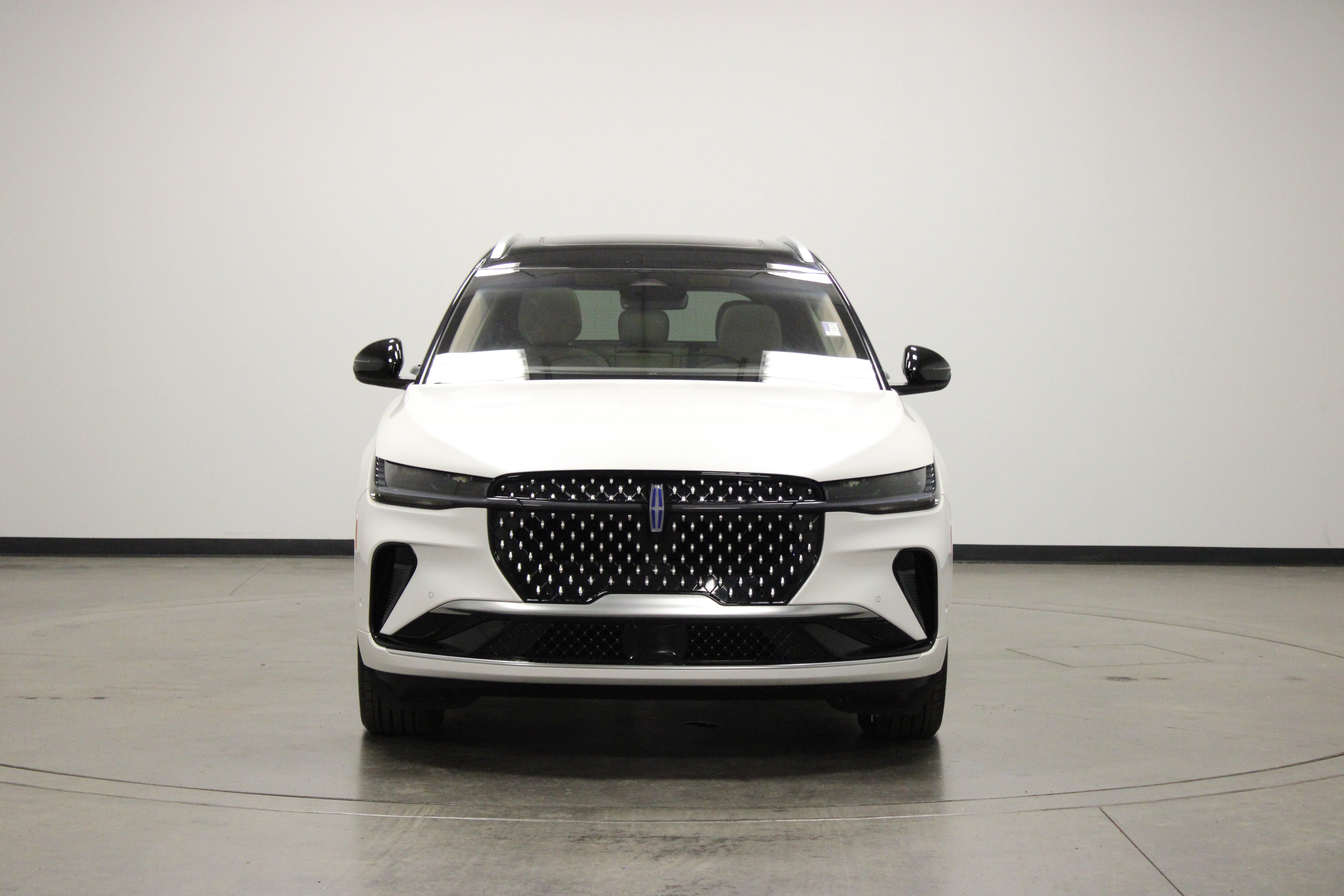 Used 2024 Lincoln Nautilus Reserve w/ Equipment Group 202A image 4