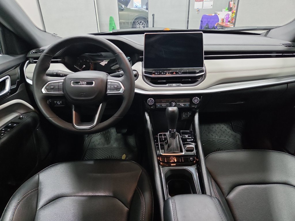 Used 2024 Jeep Compass Limited AWD/4WD image 3