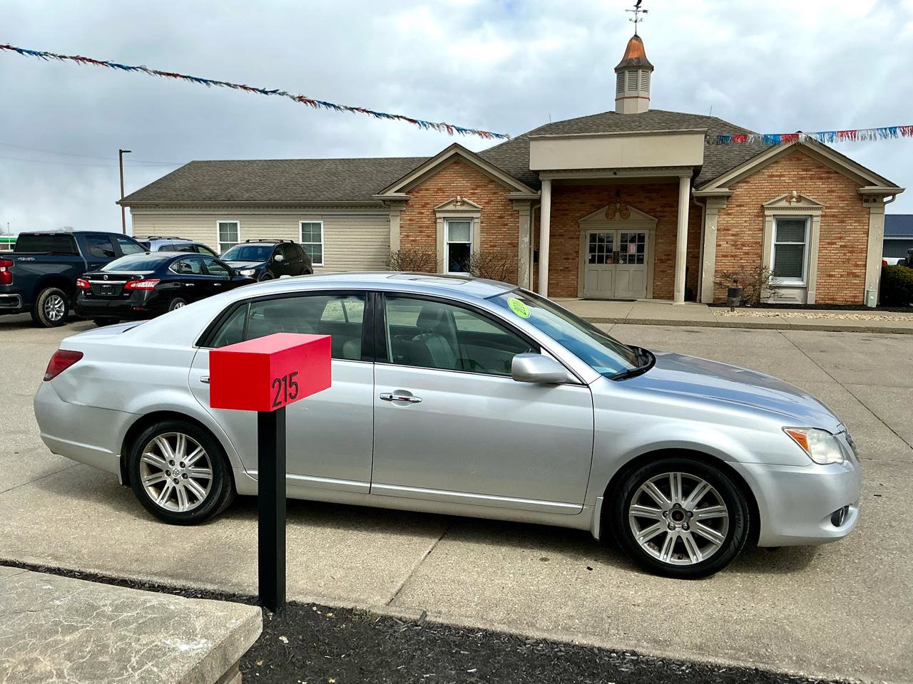 Used 2010 Toyota Avalon XL image 4