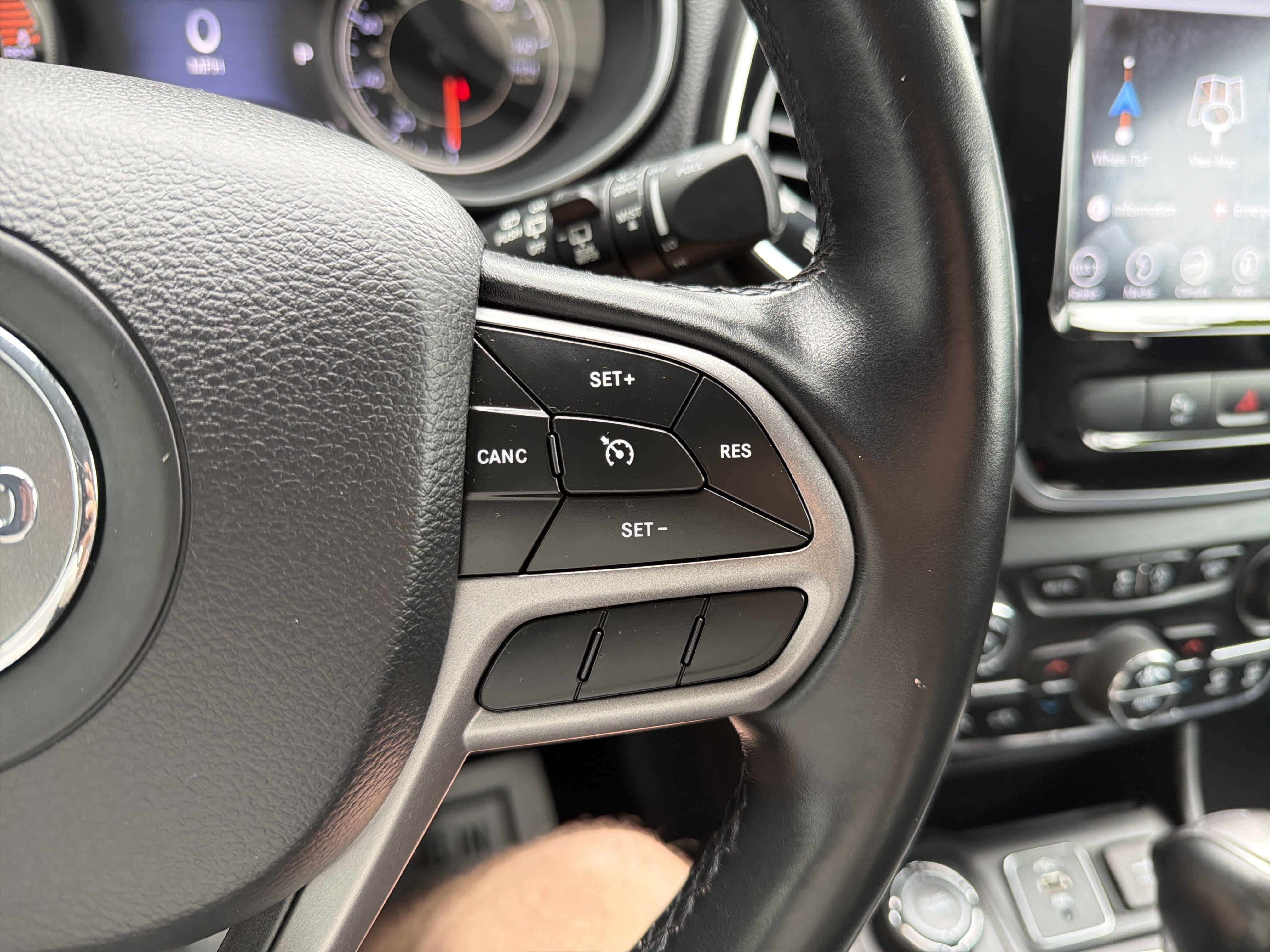 Used 2019 Jeep Cherokee Limited AWD/4WD image 18