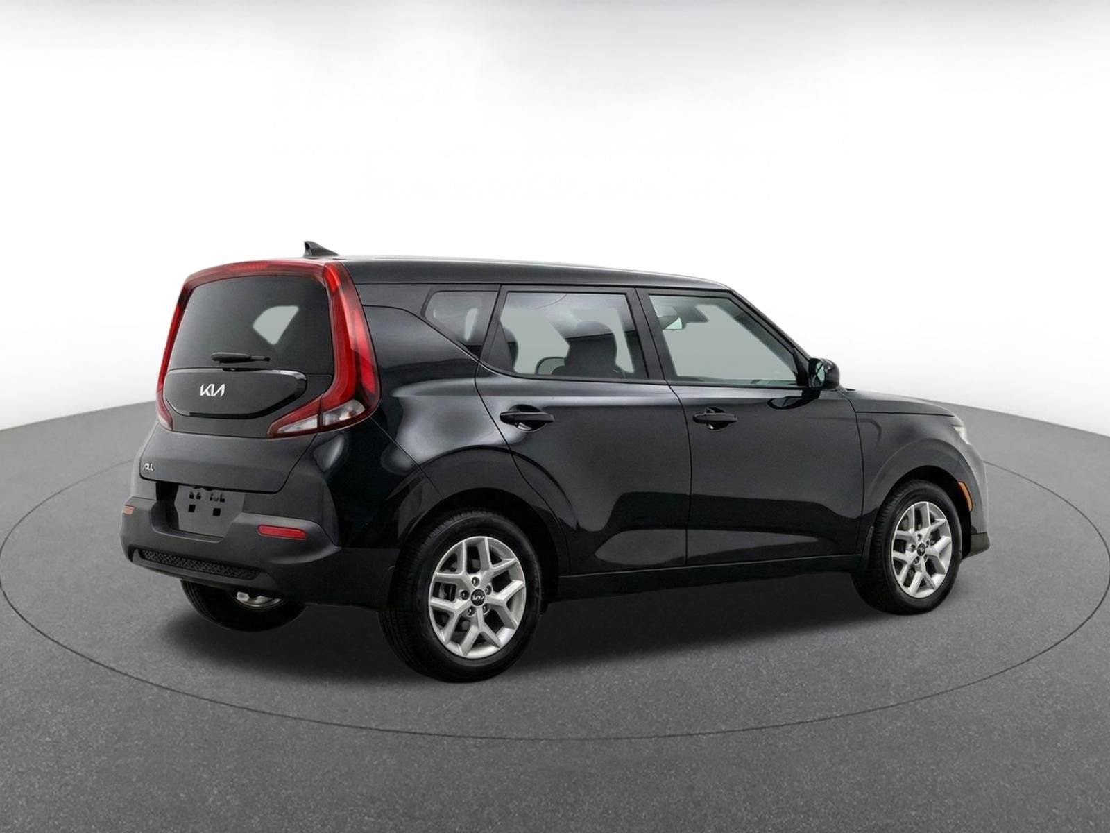 Used 2025 Kia Soul LX w/ LX Technology Package FWD image 9