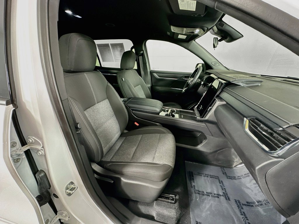 Used 2025 GMC Acadia Elevation FWD image 37
