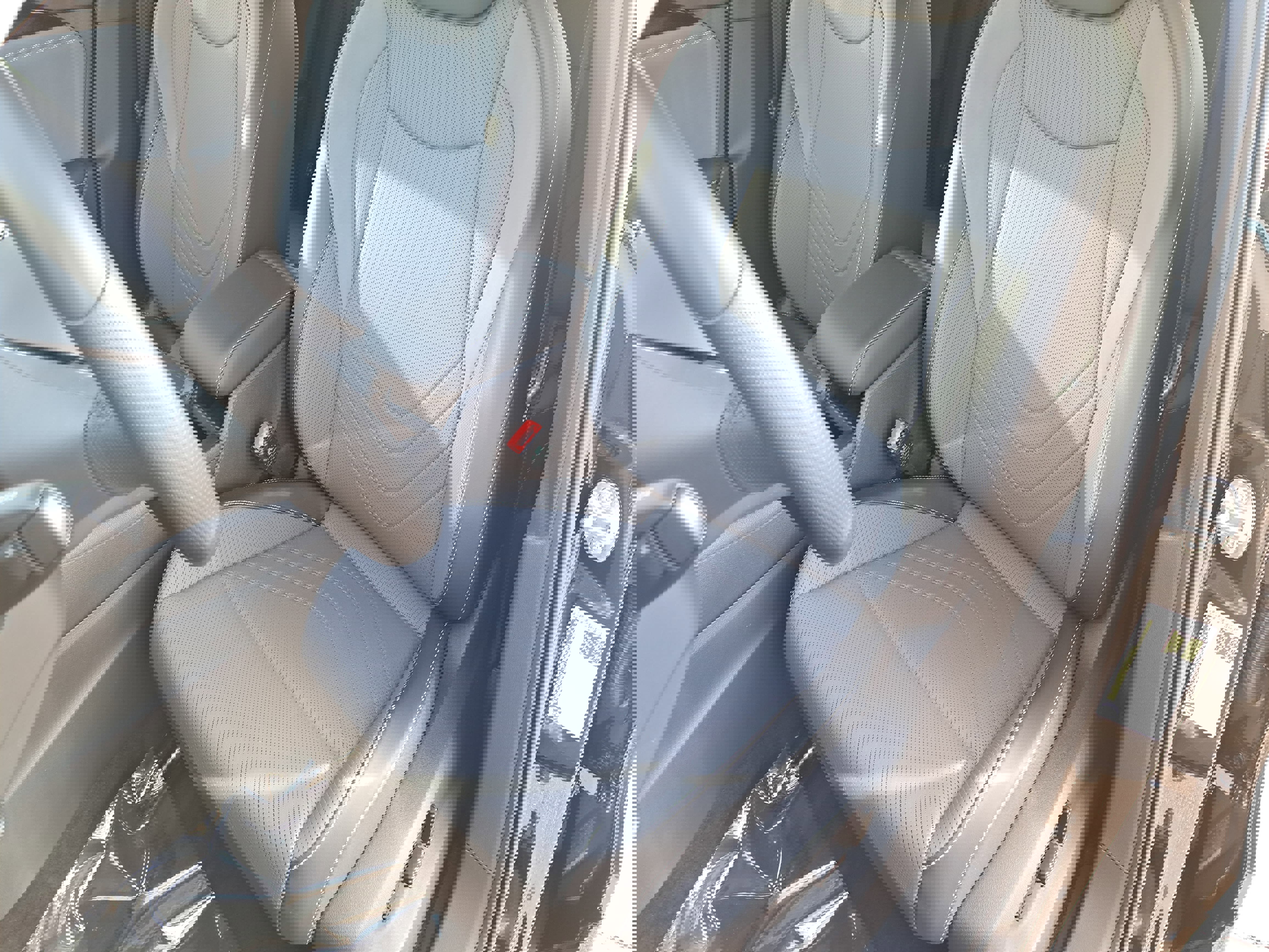 Used 2025 Volkswagen Tiguan SE R-Line image 15